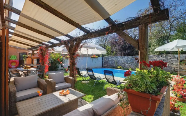 Villa in Batlug With Private Pool