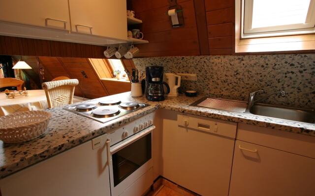 Wooden chalet with oven, in Oberharz near a lake