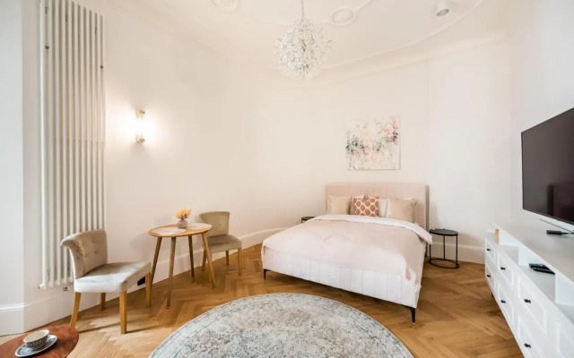 Premium Warsaw Center Studio