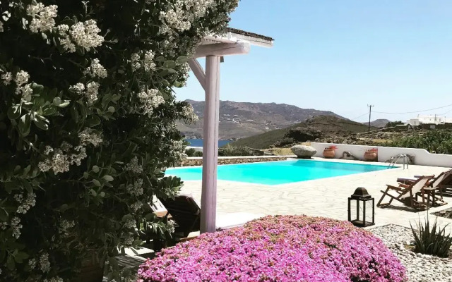 Yakinthos Residence