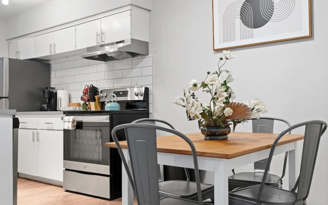 Stylish 2BR Near UT Highland Evonify