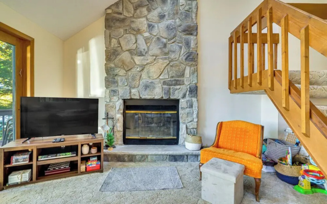 Walk to Beach: Arrowhead Lake Home