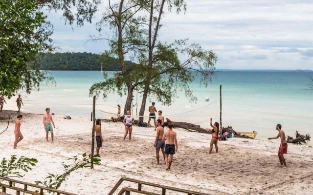 Nest Beach Club - Hostel