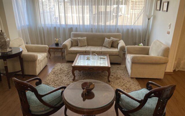 Charming 2-bedrooms Apartment With Side Nile View