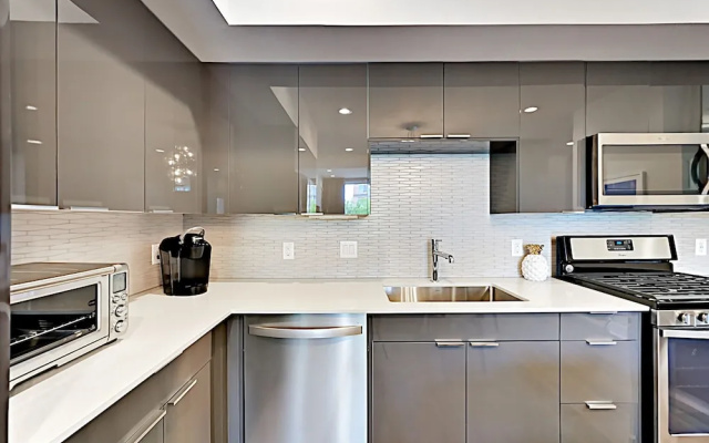 East-Side Urban Retreat Unit 263 - 2 Br Condo