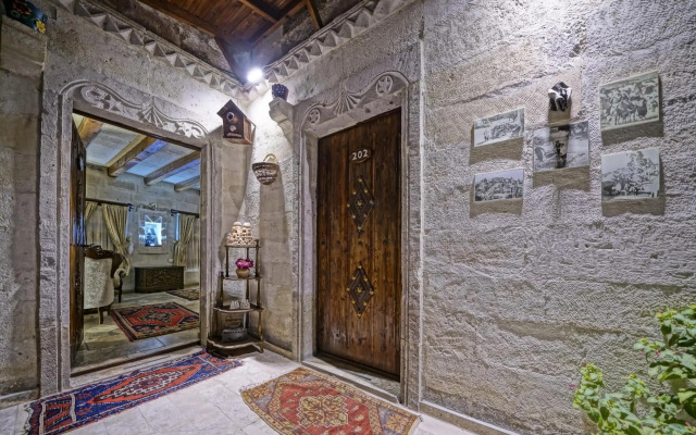 Maccan Cave Hotel