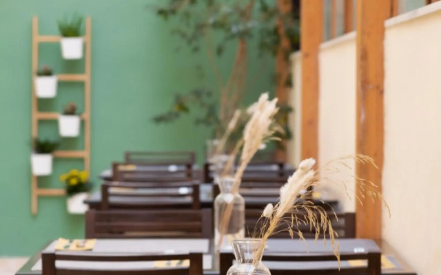 Yria Hotel