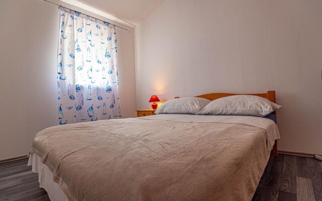 Amazing Home in Grebastica With Wifi and 4 Bedrooms