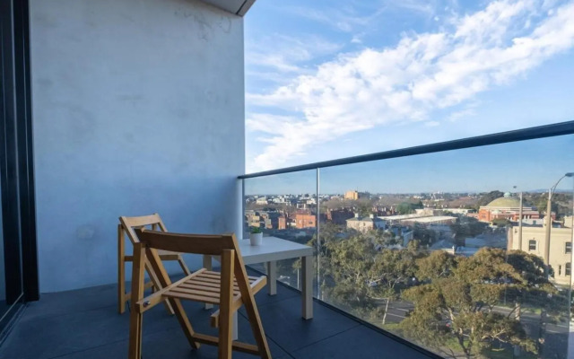 St Kilda 2BR2BA +Balcony +view+workstation+ car