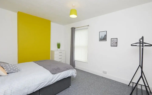 4 Bed Derby House - Long Stays- Parking