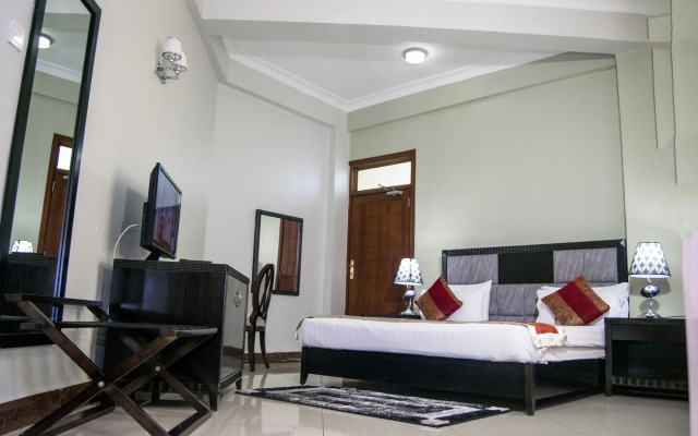 Flomi Hotel