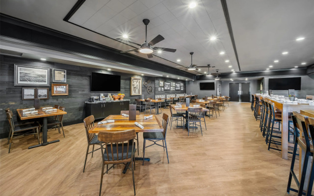 Best Western Plus Hilltop Inn
