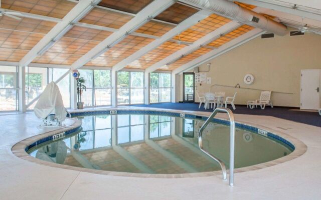 Quality Inn & Suites at Airport Blvd I-65