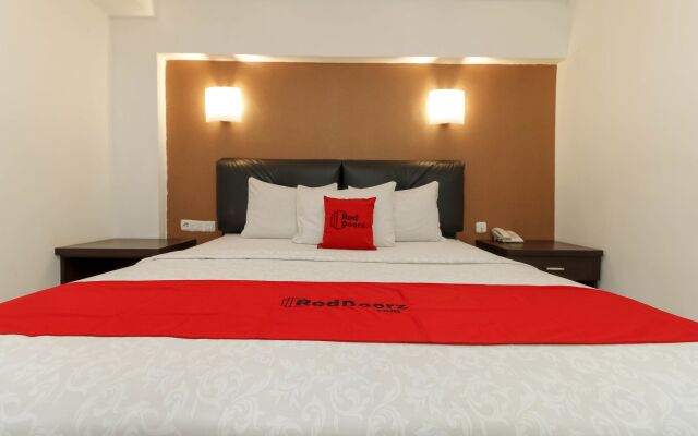 RedDoorz Plus near Karebosi Area