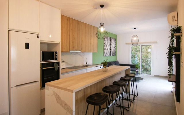 Phaedrus Living: Seaside Modern Flat Limnaria 123