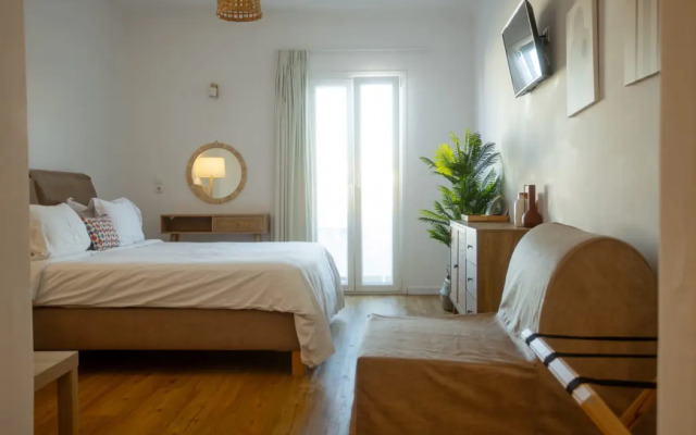 Adonis Hotel Studios & Apartments