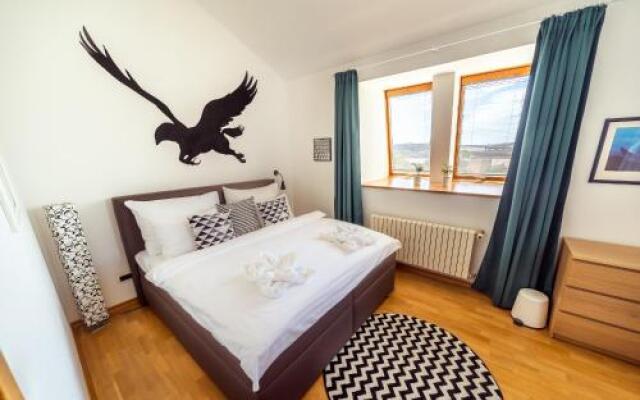4BR 3BATH BALCONY central Harry Potter penthouse