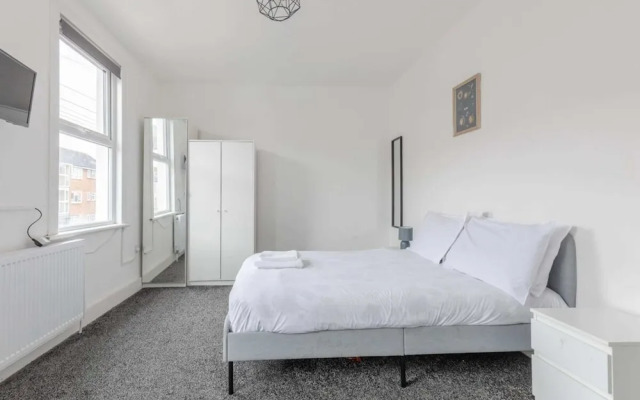 Spacious & Newly Renovated 4BD House East Ham!