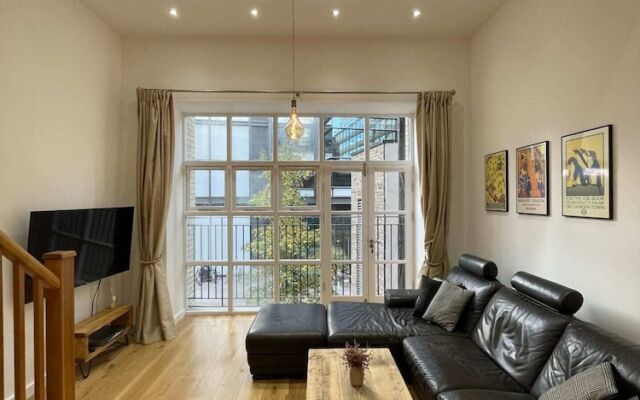Stunning 3BD Maisonette W/balcony - Old Street!