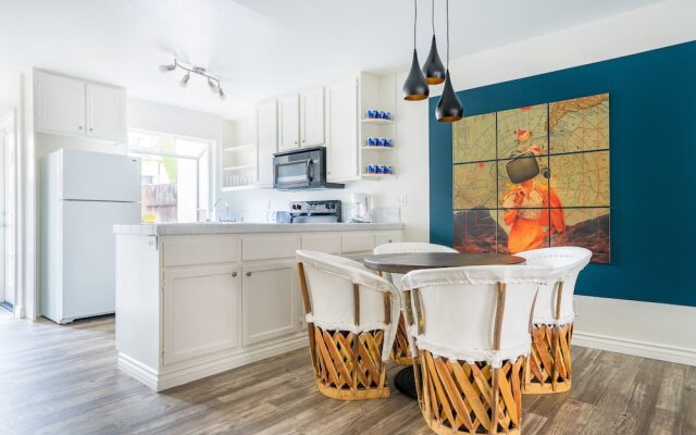 WanderJaunt | Emerald St Townhomes