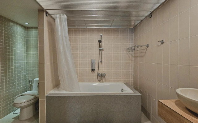 Sathorn Terrace Apartment