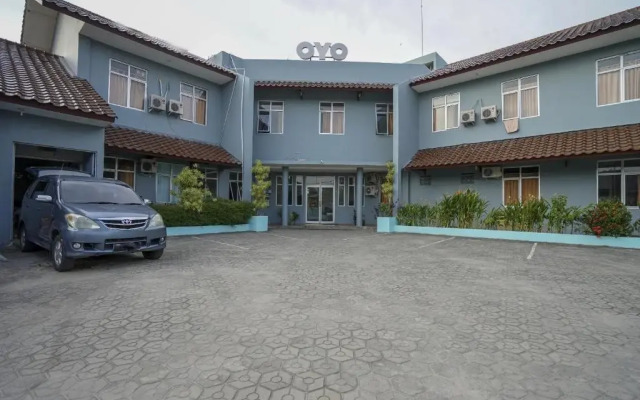 Super OYO 1844 Bravo Residence