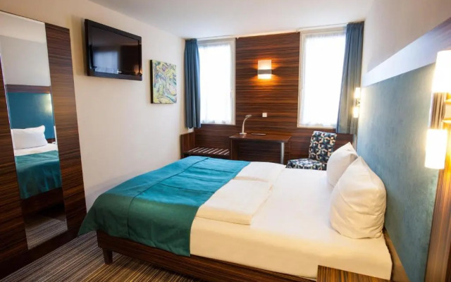 Ayun by Centro Deluxe