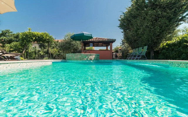 Country House Apartments