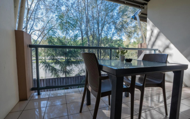 Novena Palms Motel