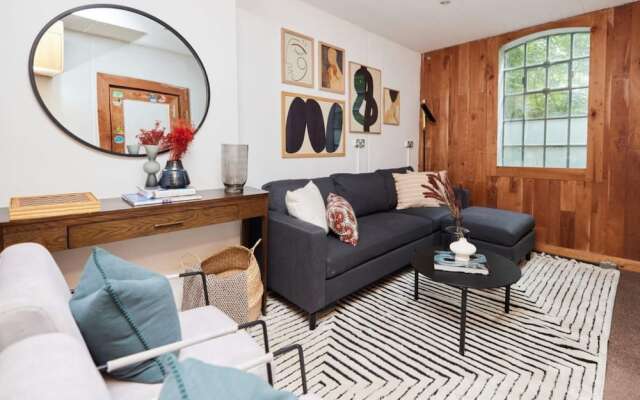 The Hampstead Wonder Spacious 4bdr House With Balcony