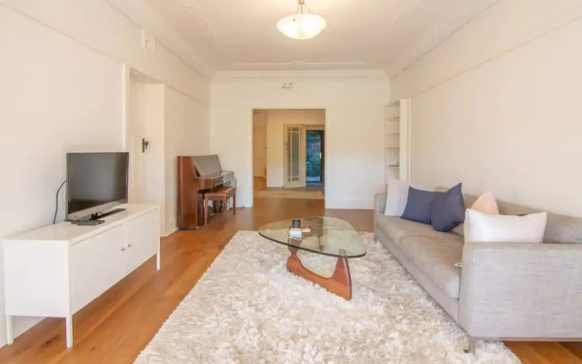 Two Bedroom Apartment in Mosman With Harbour Views