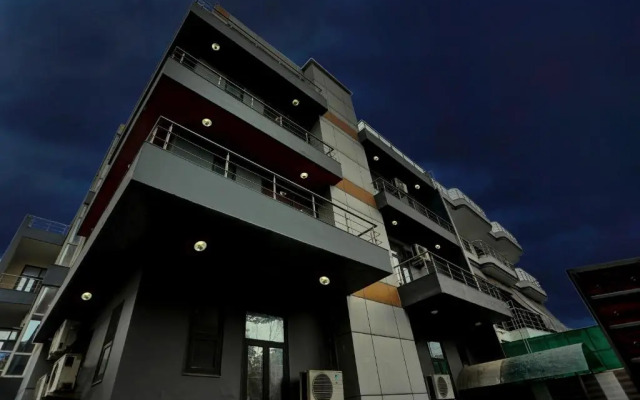 OYO Townhouse 764 Hotel Happy Keys Townhouse