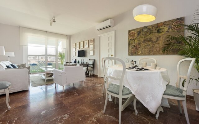 Great 2 BD Apartment With Terrace. San Pablo III
