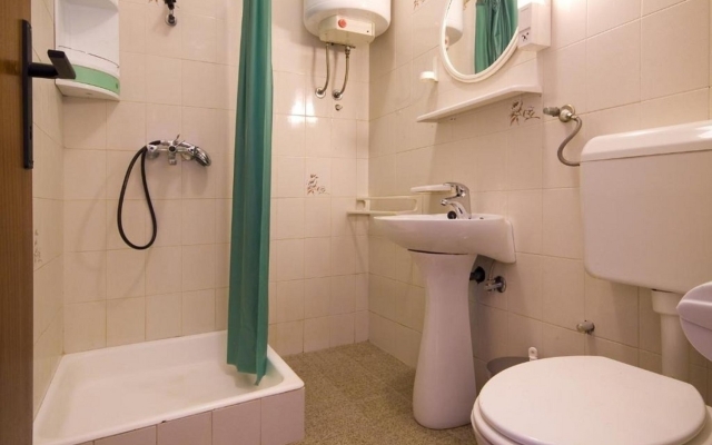 Apartment Ljilja - 10m from the sea with parking: A4 Nin, Zadar riviera