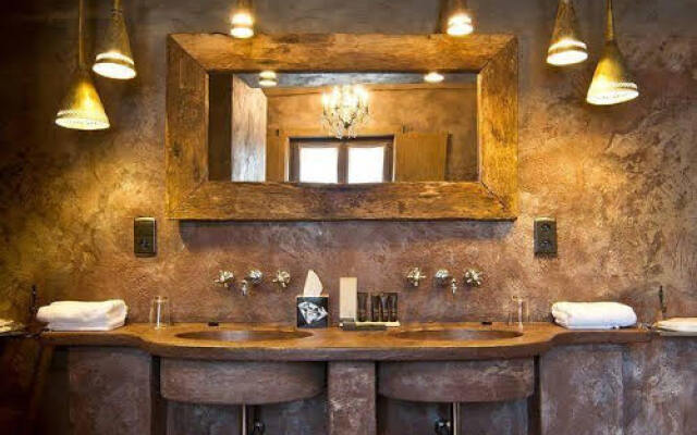 NE5T Suites & Spa