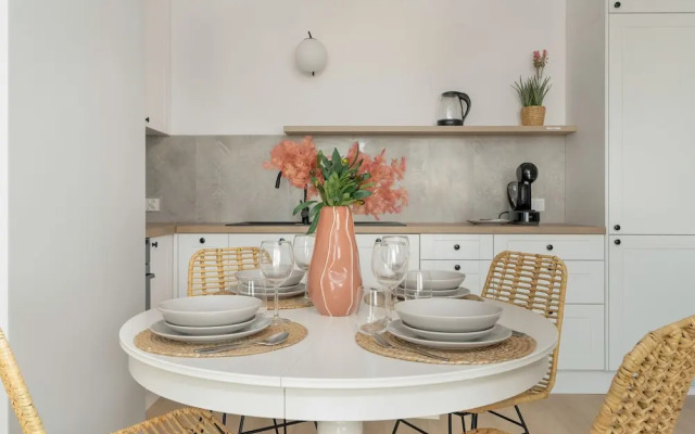 Elegant Apartment in Poznan by Renters