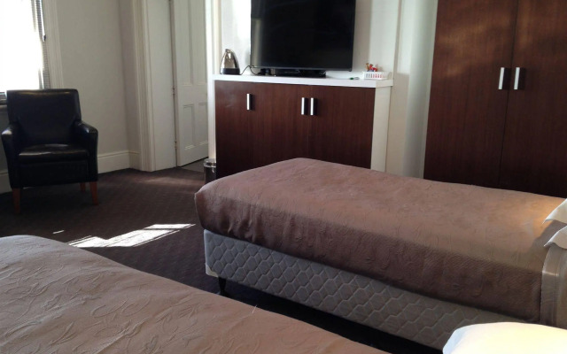 Auldington Hotel