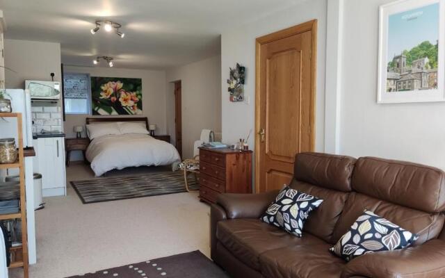 Wood Bank Studio Apartment