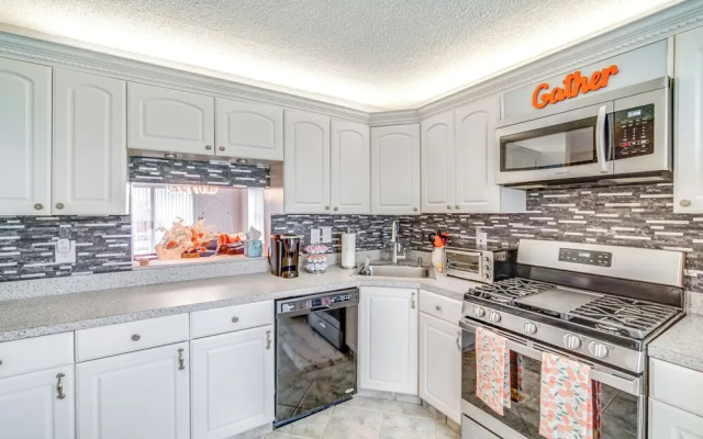 Galloway Townhome w/ Private Deck: Near Casinos!
