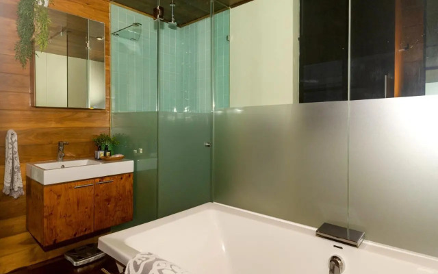 Quayside Waterfront Apartment