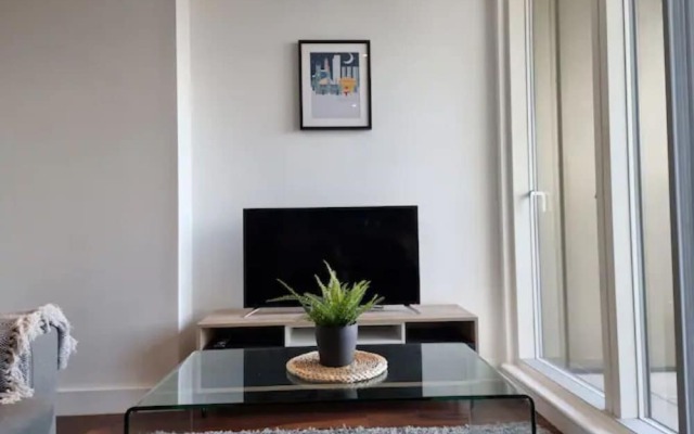 Modern 2 Bedroom Apt in Manchester City+En-Suite