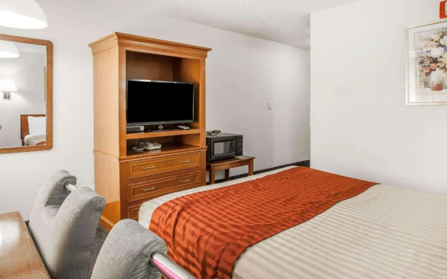 Econo Lodge Seatac Airport North Seattle Hotel