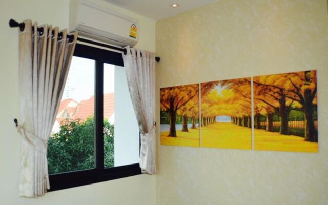 4 Bedroom House at Skytrain