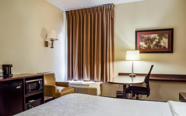 Red Roof Inn PLUS+ Boston - Logan