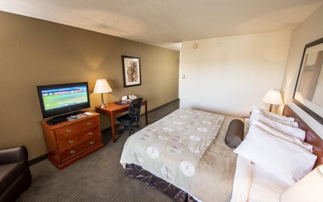 Service Plus Inn and Suites - Grande Prairie