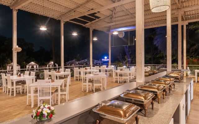 Foxoso La Beach Resort & Spa
