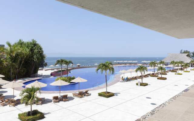 Capitalia Tres Mares Beachfront Oasis