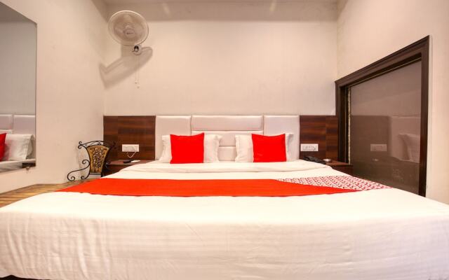 Hotel Midway by OYO Rooms