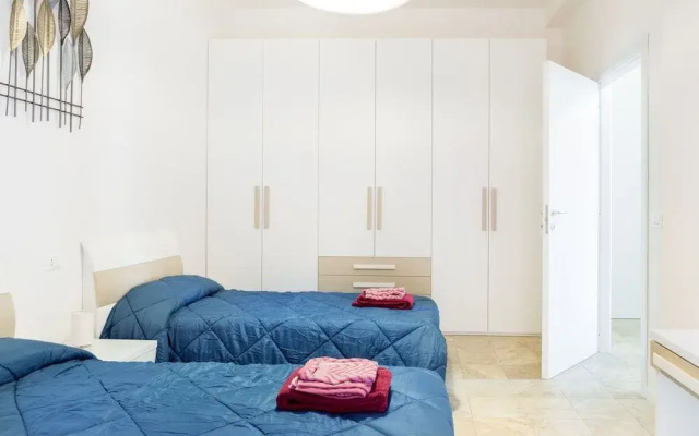 Parma Railway Station Apartment with Garage
