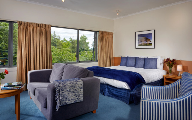 Saxton Lodge